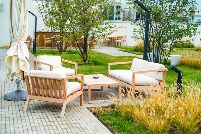 Do you feel like your yard needs sprucing up? If so, you're in the right place. Read on as we look at some practical tips for a backyard makeover.